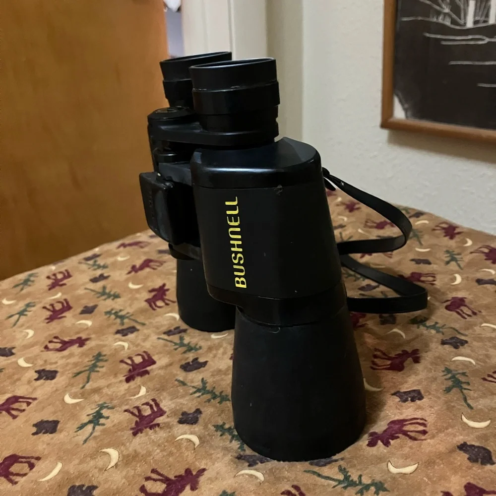 Bushnell 10x50 Binoculars with Robust Body and Large Lenses